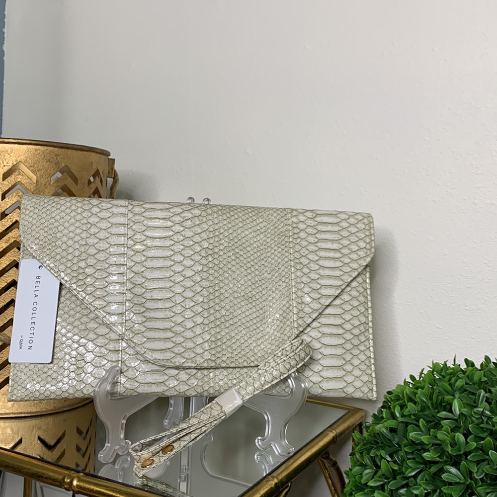 NEW Boutique Snake Skin Handbag